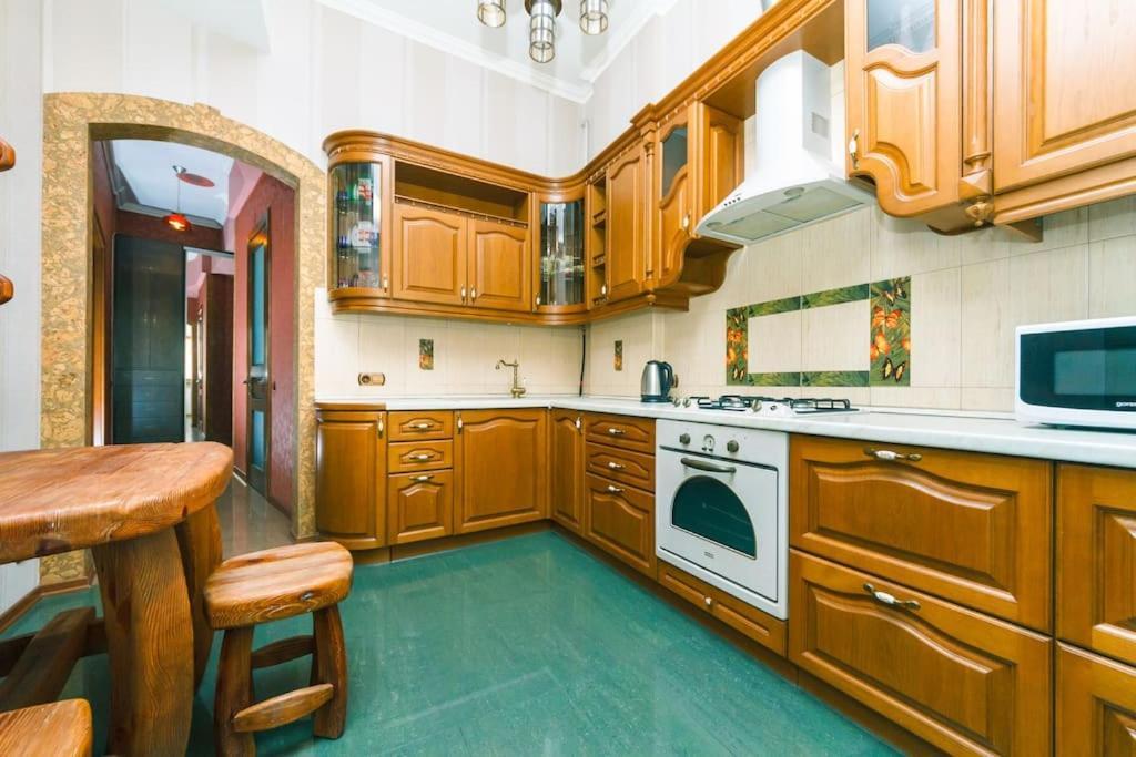 Apartment With View On Inpedendence Square Khreshchatyk 基輔 外观 照片