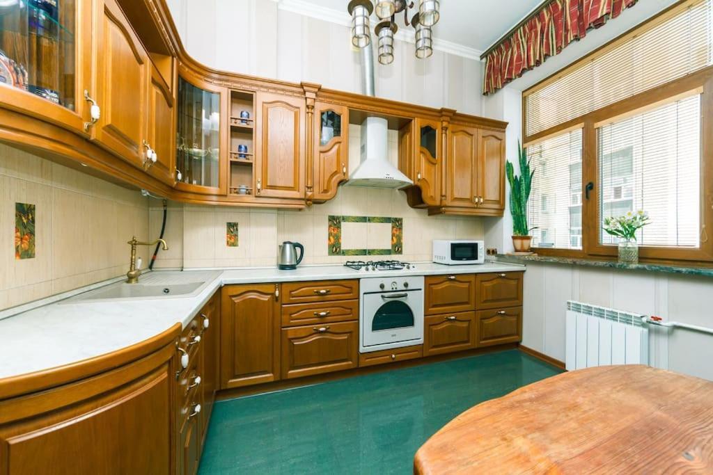 Apartment With View On Inpedendence Square Khreshchatyk 基輔 外观 照片